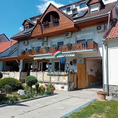 Lenzl'S Panzio Bed & Breakfast Szigetvar Ngoại thất bức ảnh