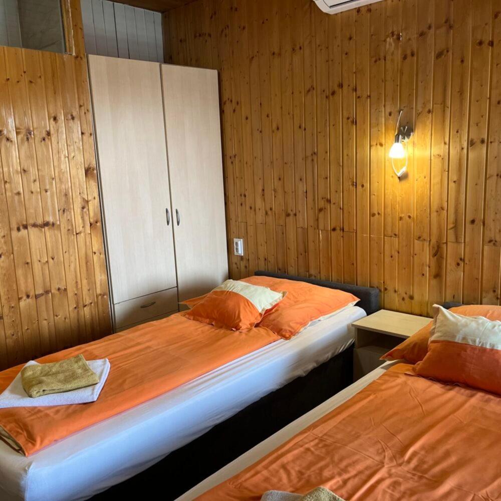 Lenzl'S Panzio Bed & Breakfast Szigetvar Ngoại thất bức ảnh
