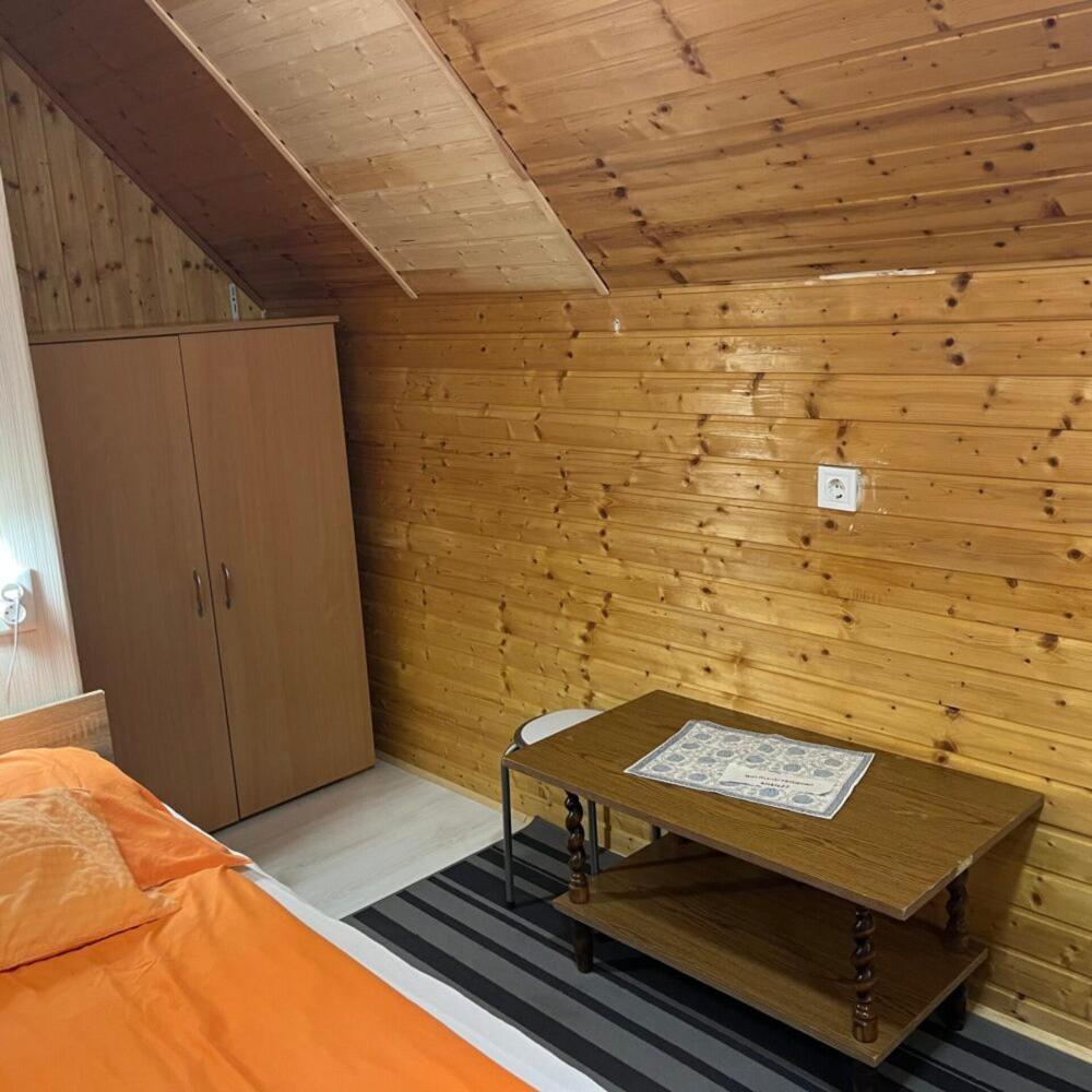 Lenzl'S Panzio Bed & Breakfast Szigetvar Ngoại thất bức ảnh