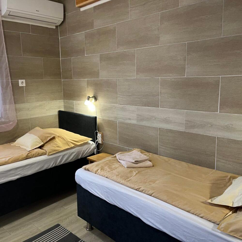 Lenzl'S Panzio Bed & Breakfast Szigetvar Ngoại thất bức ảnh