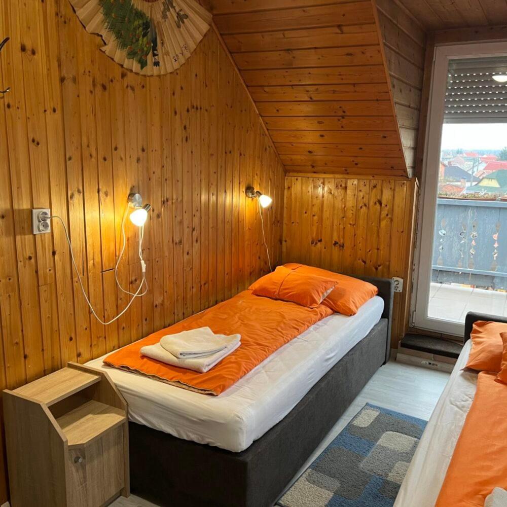 Lenzl'S Panzio Bed & Breakfast Szigetvar Ngoại thất bức ảnh