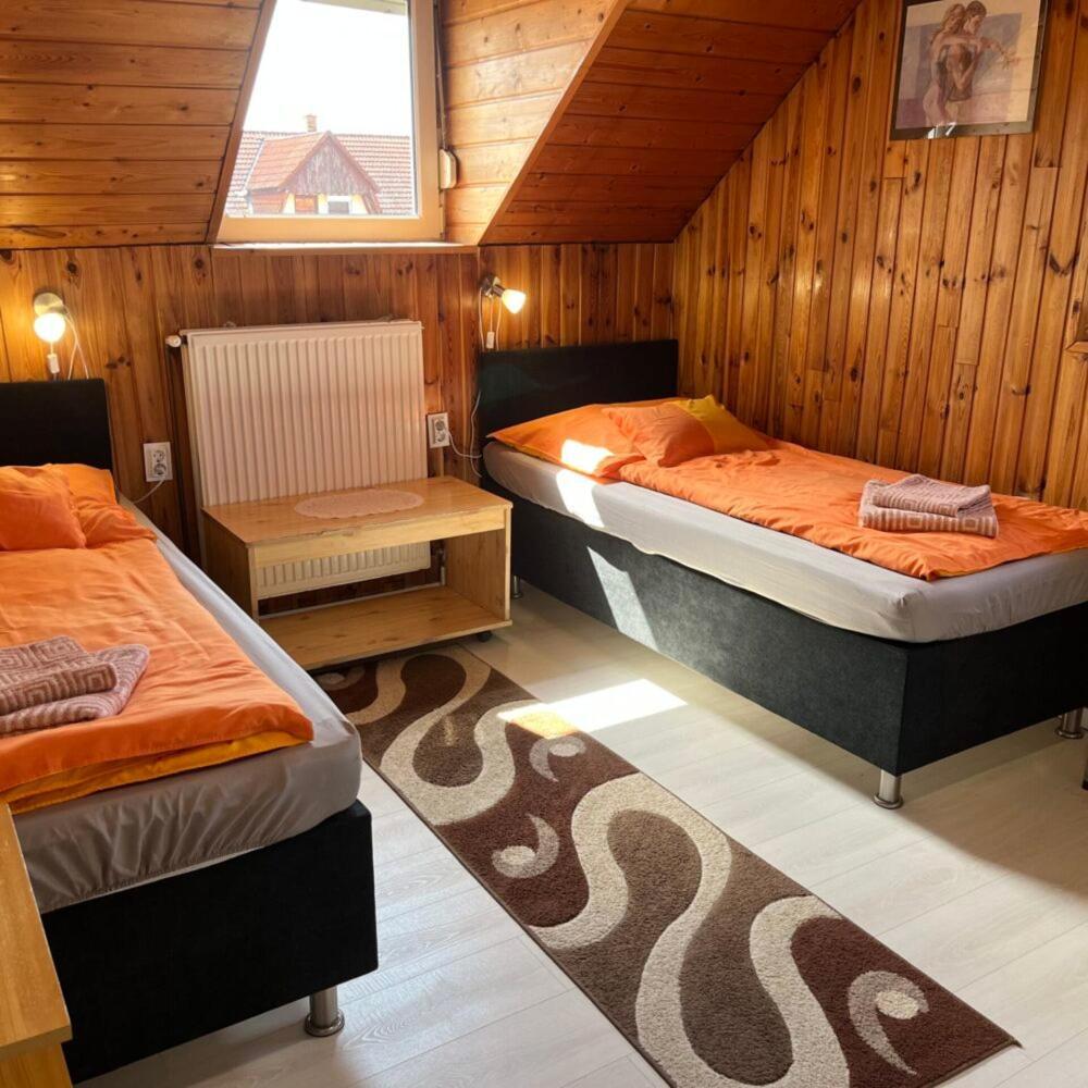 Lenzl'S Panzio Bed & Breakfast Szigetvar Ngoại thất bức ảnh