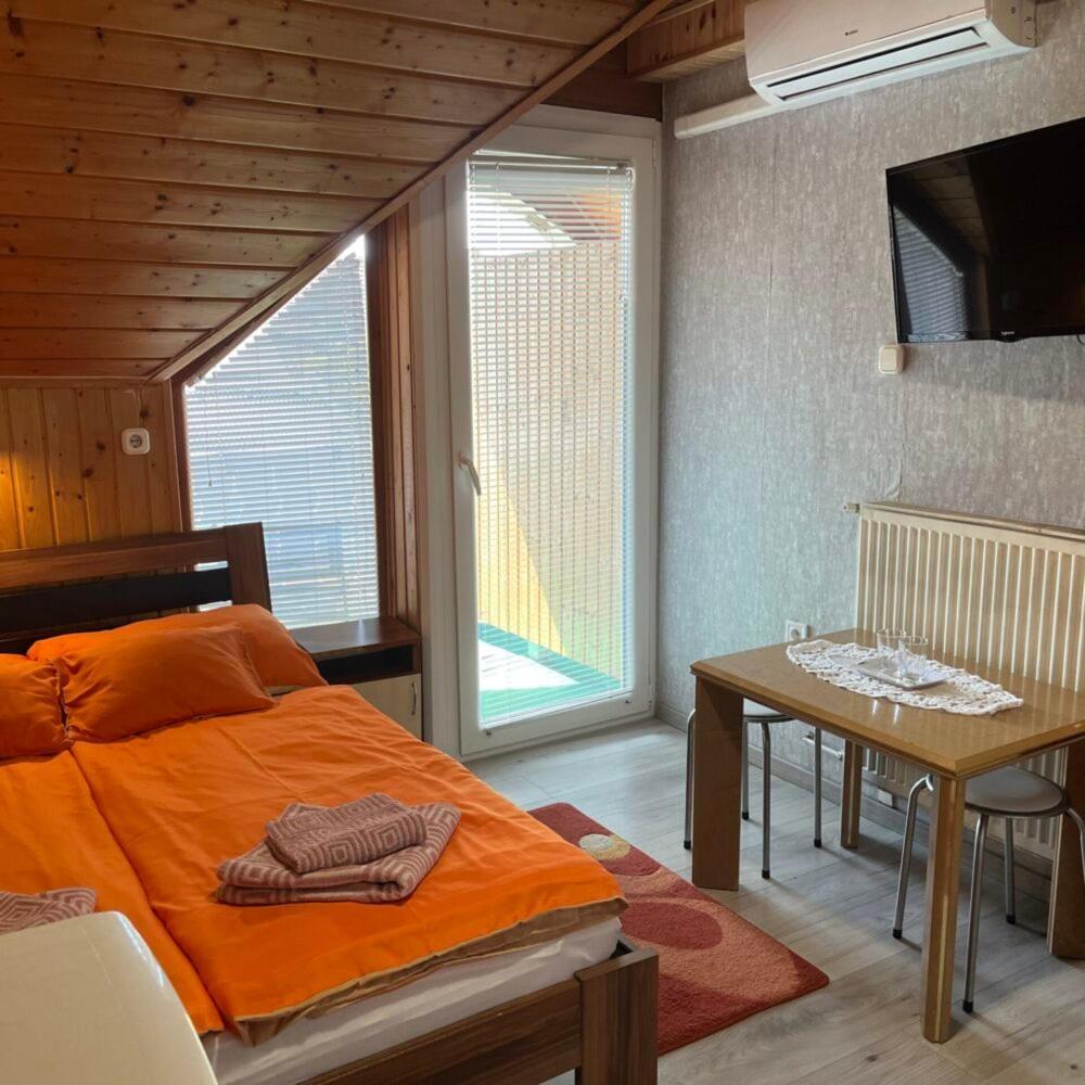 Lenzl'S Panzio Bed & Breakfast Szigetvar Ngoại thất bức ảnh