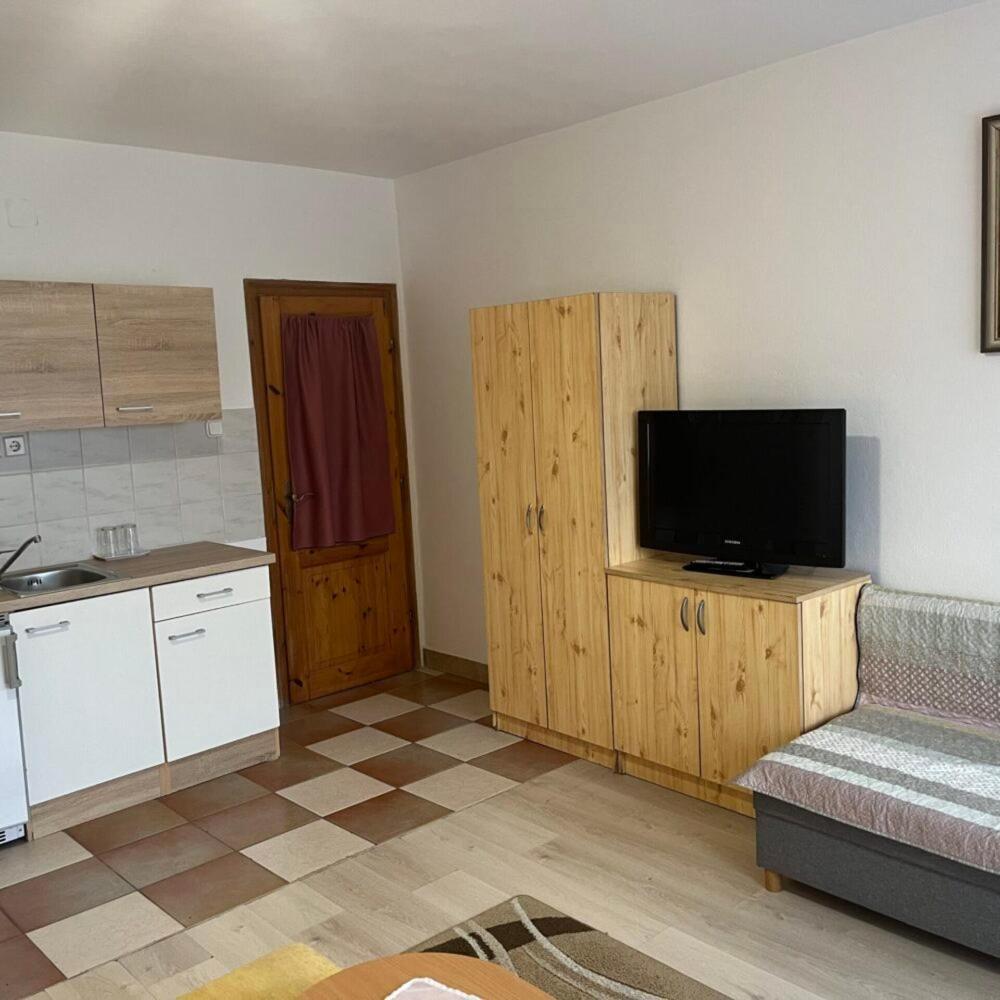 Lenzl'S Panzio Bed & Breakfast Szigetvar Ngoại thất bức ảnh