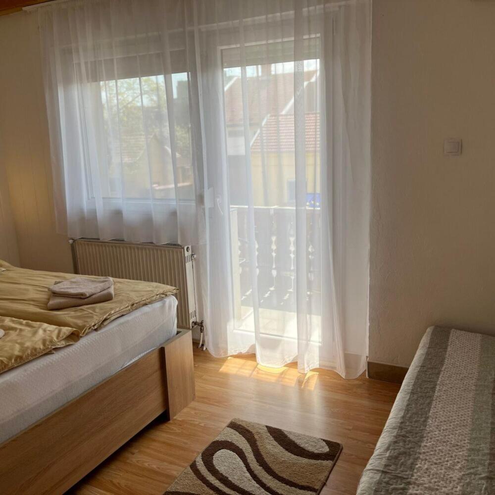 Lenzl'S Panzio Bed & Breakfast Szigetvar Ngoại thất bức ảnh