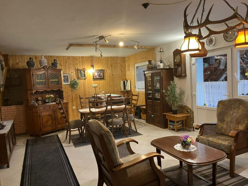 Lenzl'S Panzio Bed & Breakfast Szigetvar Ngoại thất bức ảnh