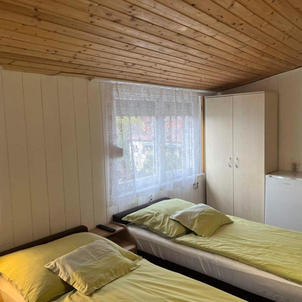 Lenzl'S Panzio Bed & Breakfast Szigetvar Ngoại thất bức ảnh