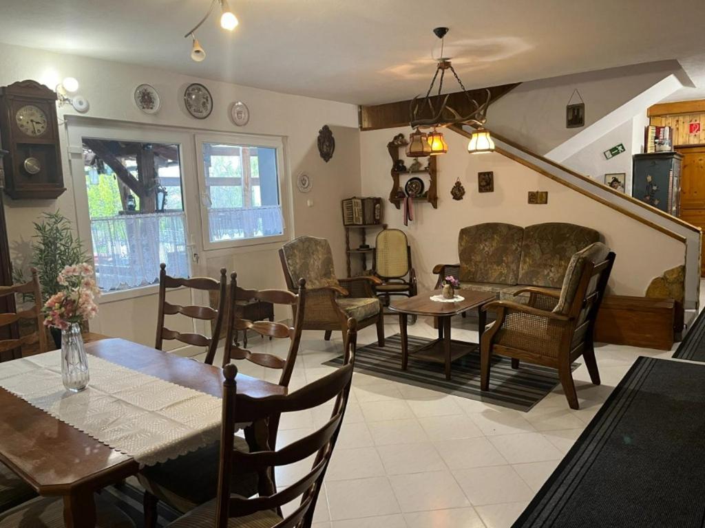 Lenzl'S Panzio Bed & Breakfast Szigetvar Ngoại thất bức ảnh