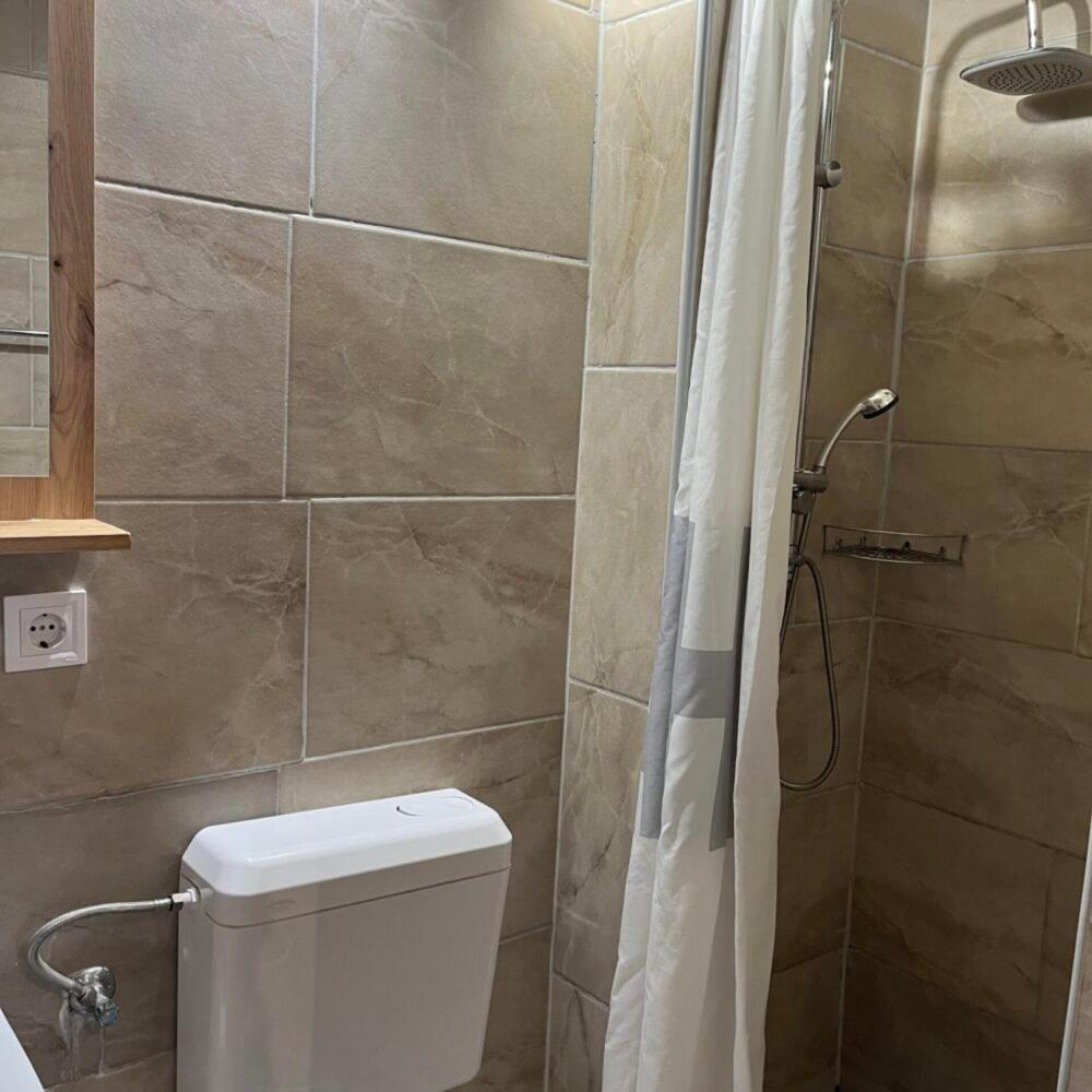 Lenzl'S Panzio Bed & Breakfast Szigetvar Ngoại thất bức ảnh
