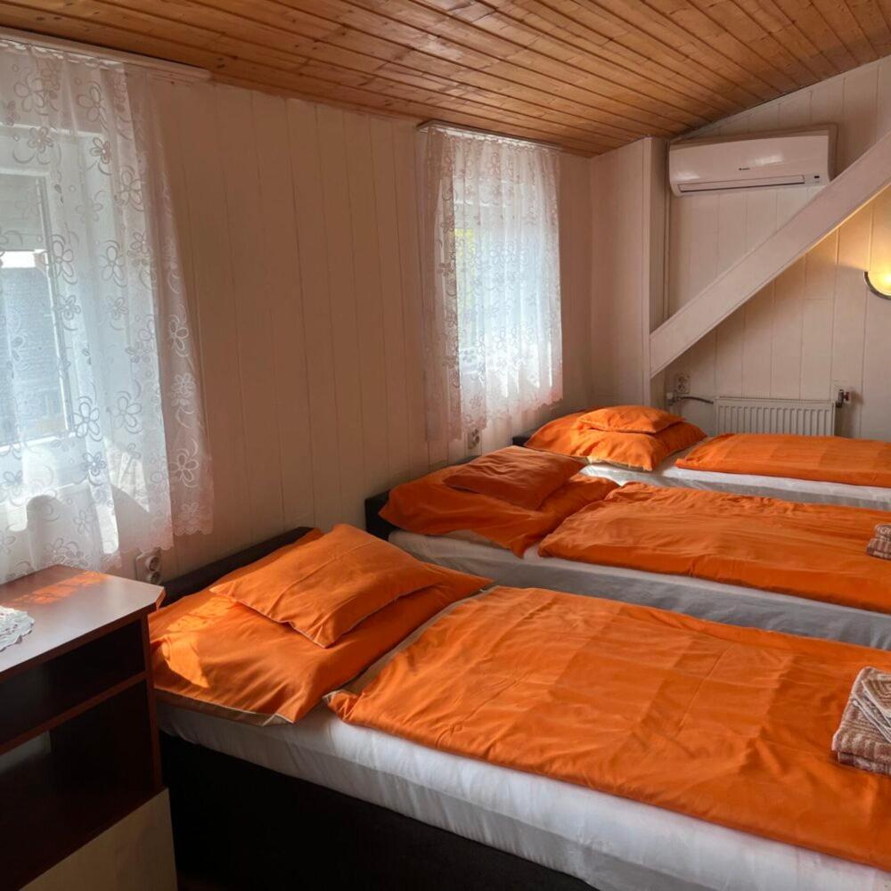 Lenzl'S Panzio Bed & Breakfast Szigetvar Ngoại thất bức ảnh