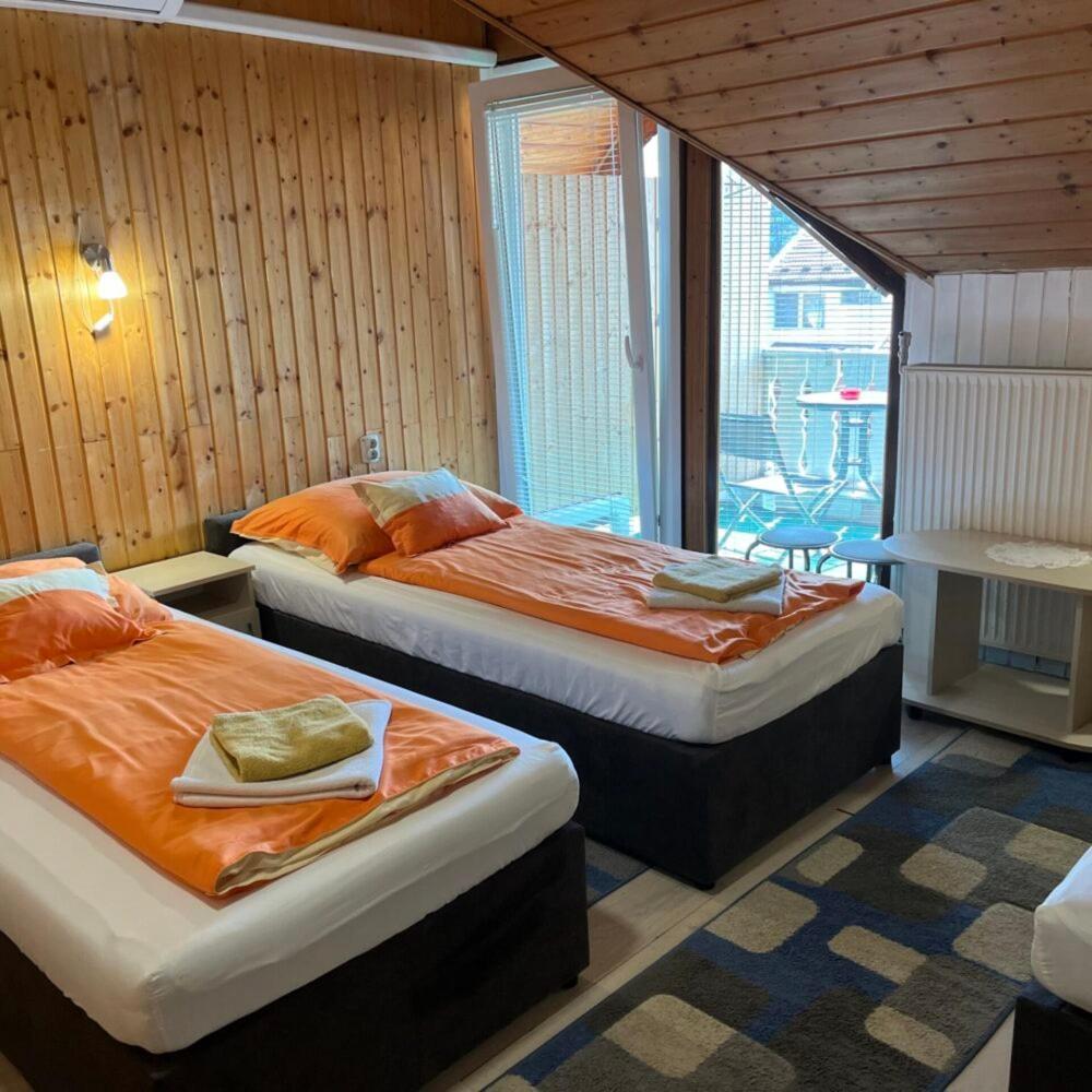 Lenzl'S Panzio Bed & Breakfast Szigetvar Ngoại thất bức ảnh