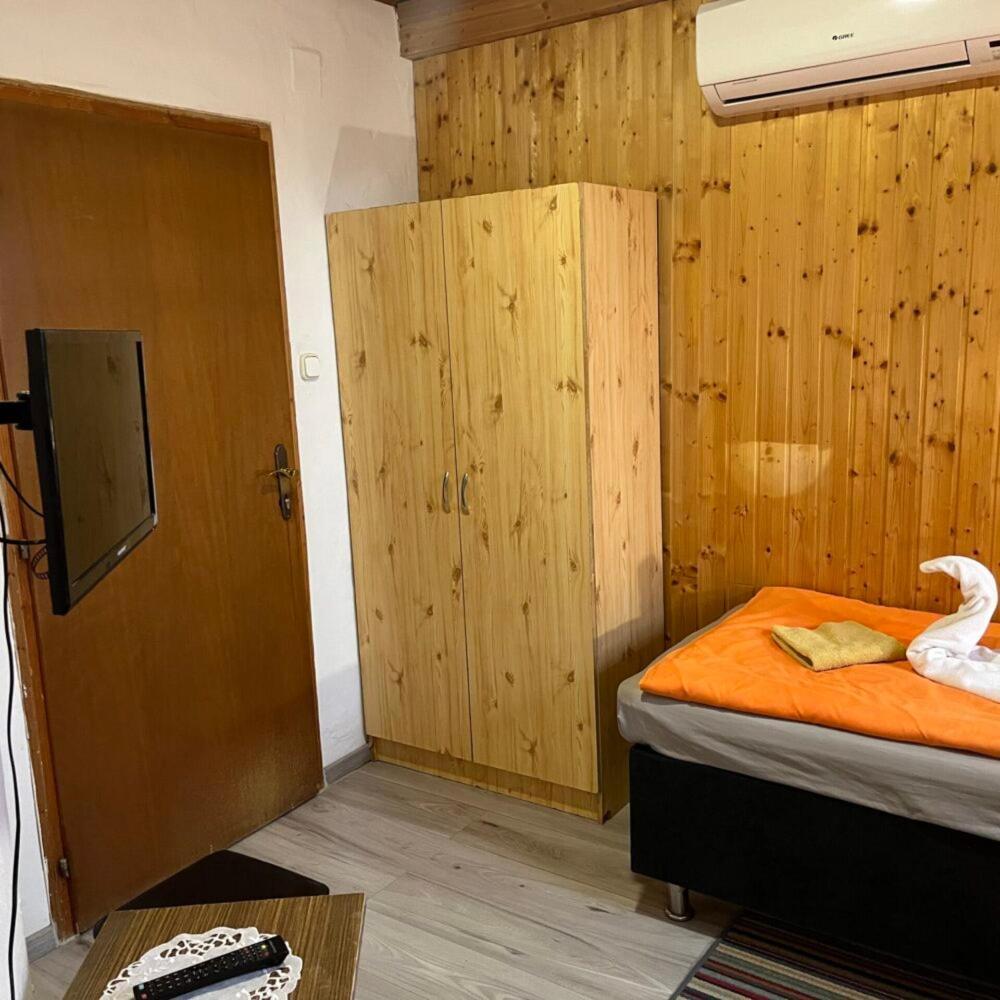 Lenzl'S Panzio Bed & Breakfast Szigetvar Ngoại thất bức ảnh