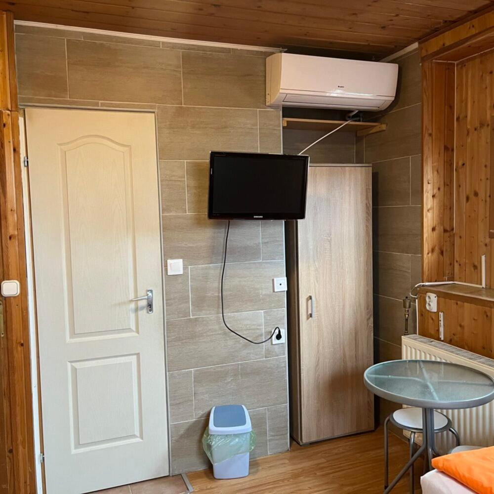 Lenzl'S Panzio Bed & Breakfast Szigetvar Ngoại thất bức ảnh