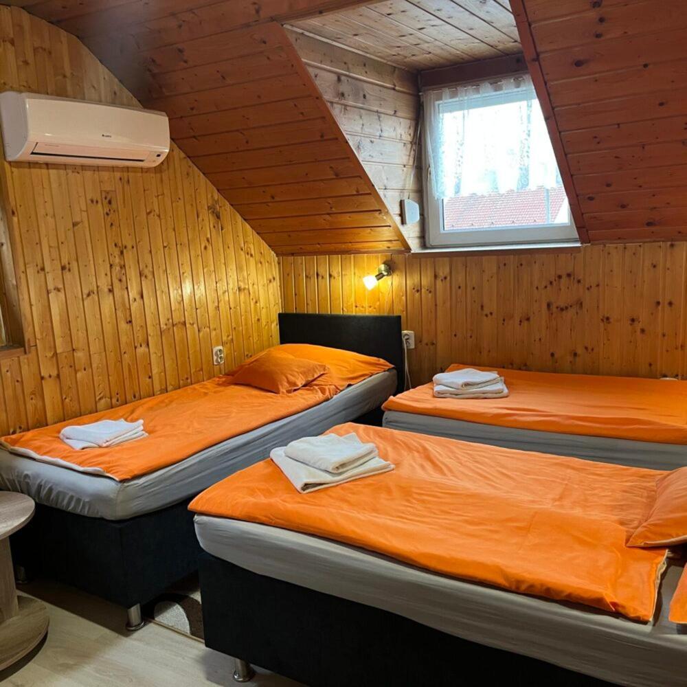 Lenzl'S Panzio Bed & Breakfast Szigetvar Ngoại thất bức ảnh