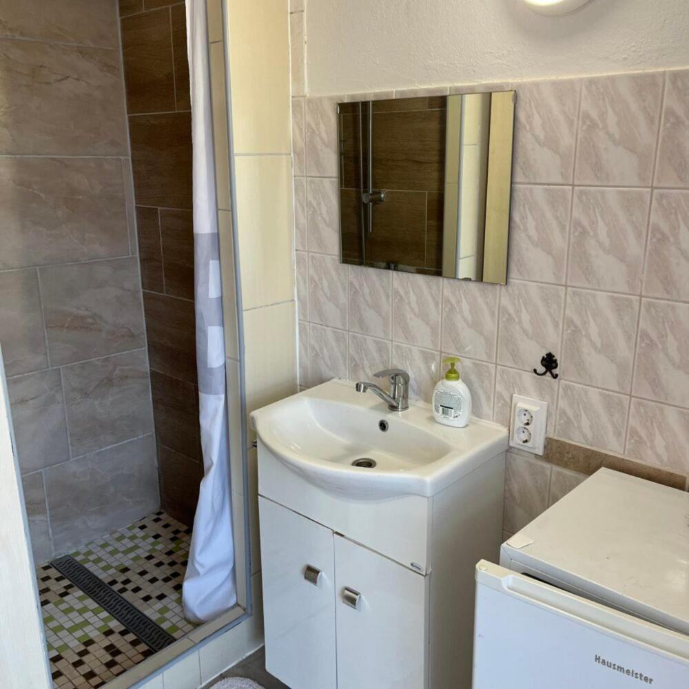 Lenzl'S Panzio Bed & Breakfast Szigetvar Ngoại thất bức ảnh